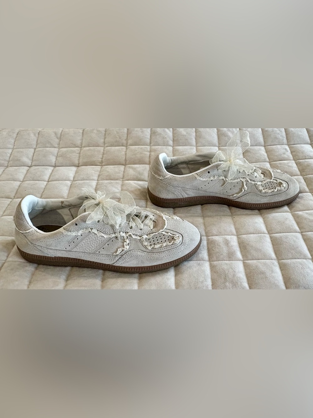 ALOHAS Tb.490 Crochet Trim Sneakers Cream Suede Size 8.5 Never Worn No Box - Picture 3 of 11